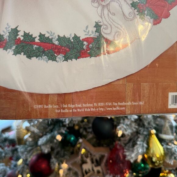 Bucilla Vintage Santa 42” Round Christmas Tree Skirt 83694 - Picture 6 of 6